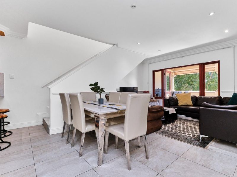 DRASTICALLY REDUCED FOR QUICK SALE - Pet Free Executive  Apartment For Sale in Hyde Park - Photo 2