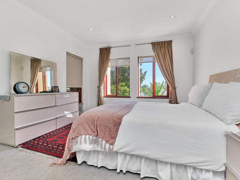 DRASTICALLY REDUCED FOR QUICK SALE - Pet Free Executive  Apartment For Sale in Hyde Park - Photo 8