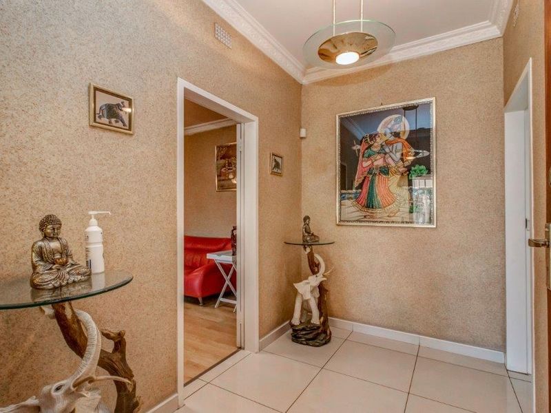LARGE FAMILY HOME SUITABLE FOR MULTI GENERATIONAL LIVING - Photo 10