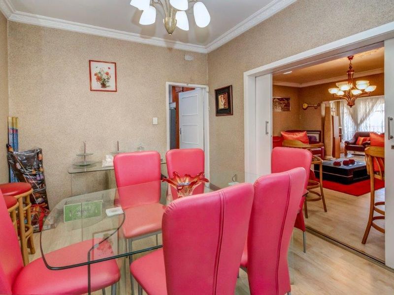 LARGE FAMILY HOME SUITABLE FOR MULTI GENERATIONAL LIVING - Photo 6
