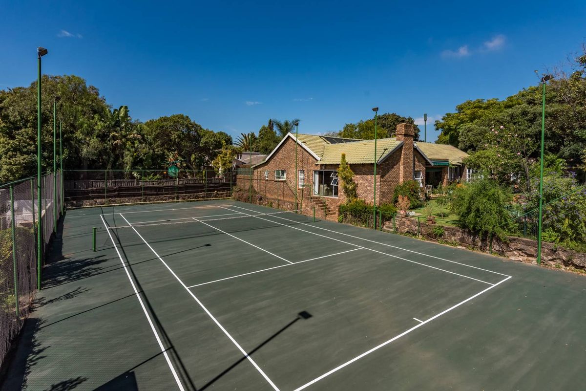 Charming 3/4 Bedroom Retreat for Outdoor Enthusiasts with pool and tennis court! - Photo 2