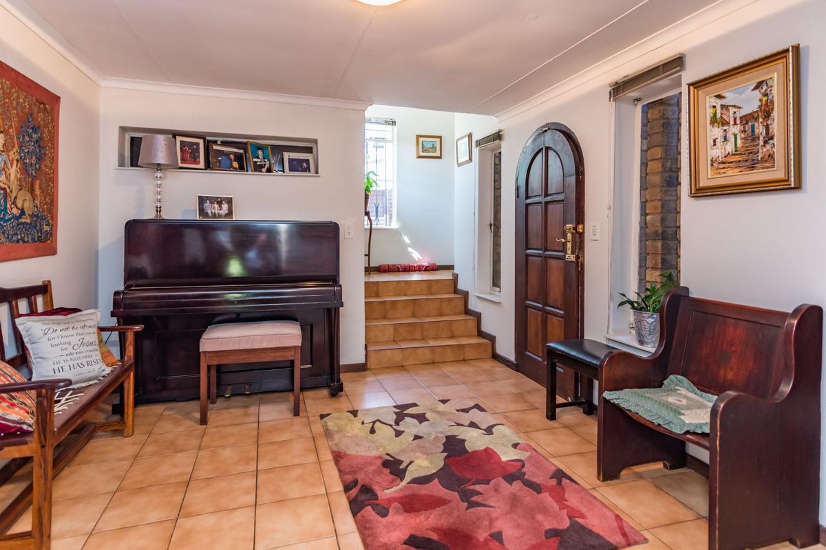 Charming 3/4 Bedroom Retreat for Outdoor Enthusiasts with pool and tennis court! - Photo 3