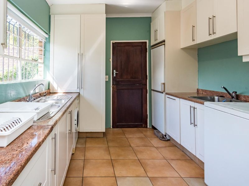 Charming 3/4 Bedroom Retreat for Outdoor Enthusiasts with pool and tennis court! - Photo 7