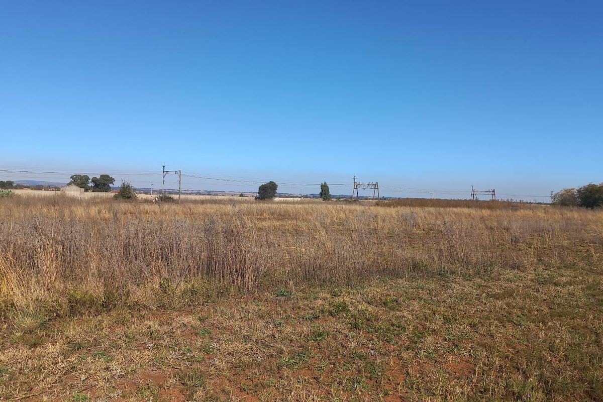 Don't Miss Out: Prime Piece of Land with Excellent Potential! - Photo 3
