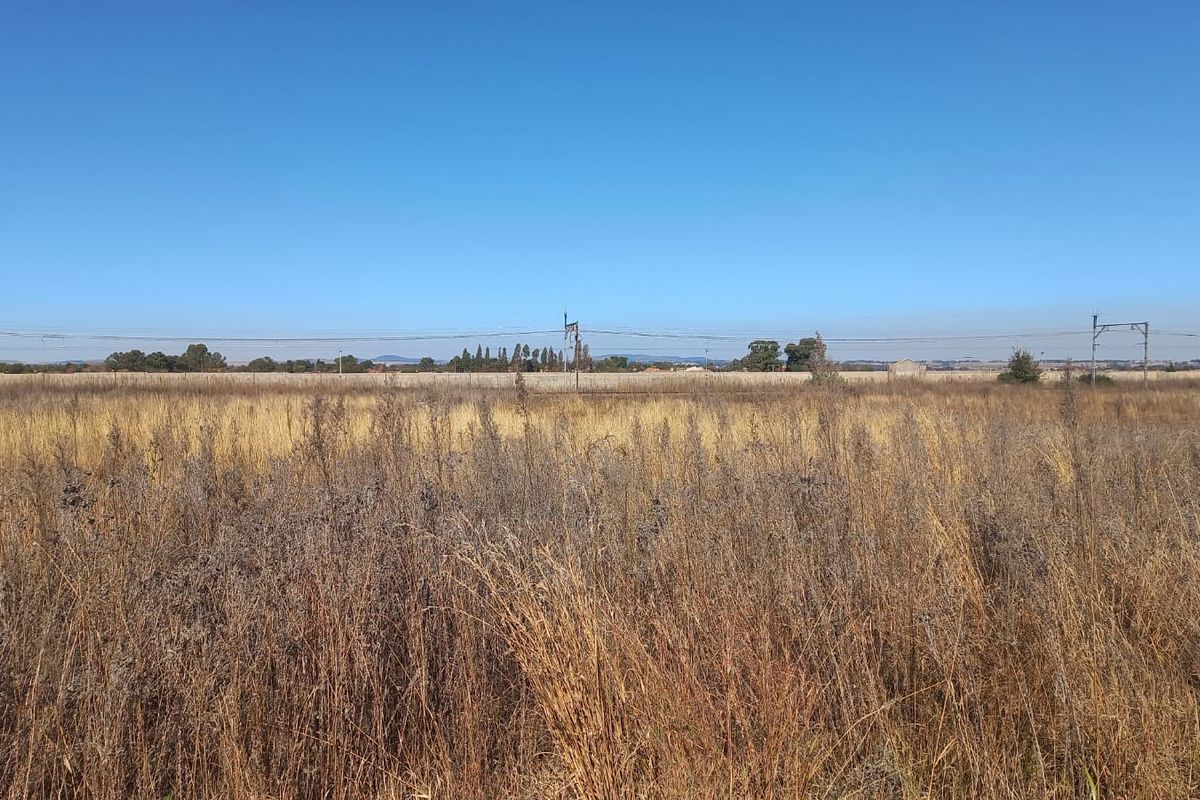 Don't Miss Out: Prime Piece of Land with Excellent Potential! - Photo 2