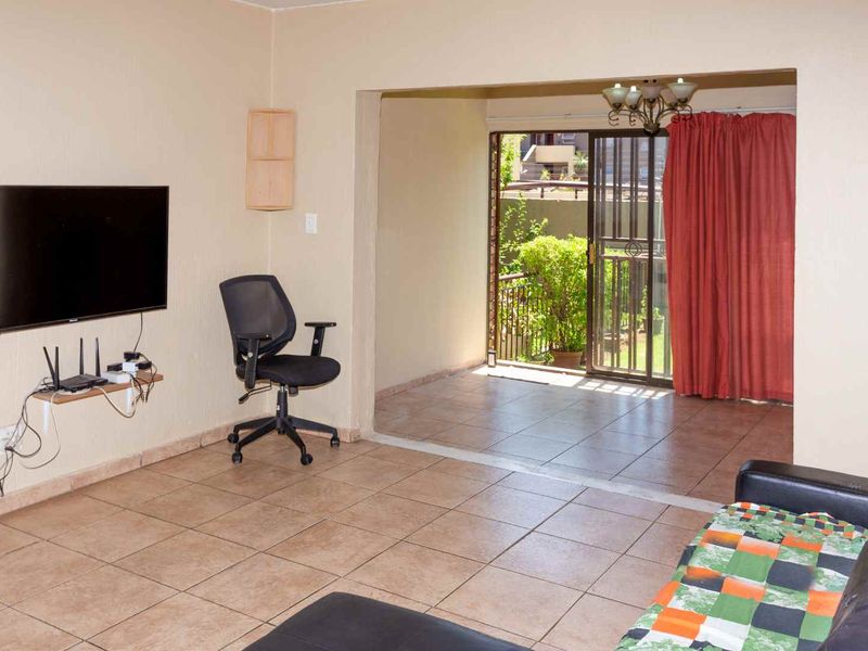 A sun filled ground floor apartment - ready to move in! - Photo 5