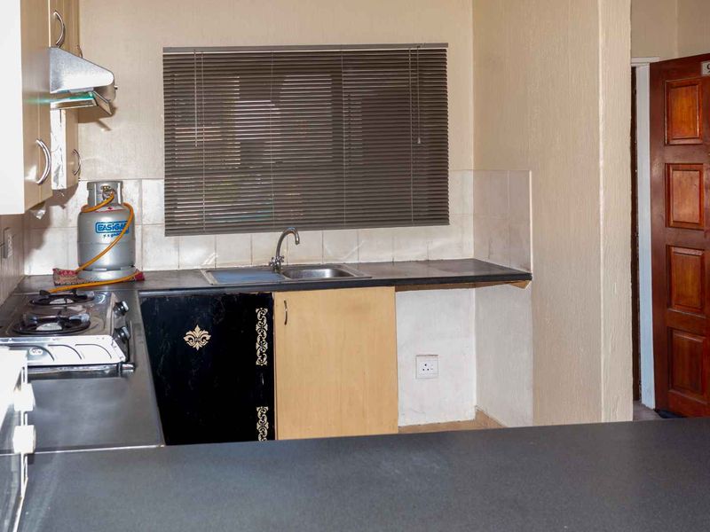 A sun filled ground floor apartment - ready to move in! - Photo 7