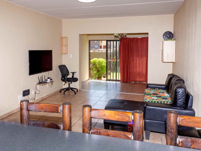 A sun filled ground floor apartment - ready to move in! - Photo 8