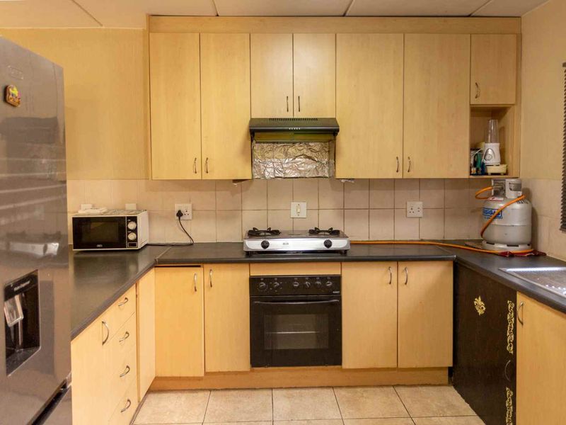 A sun filled ground floor apartment - ready to move in! - Photo 6