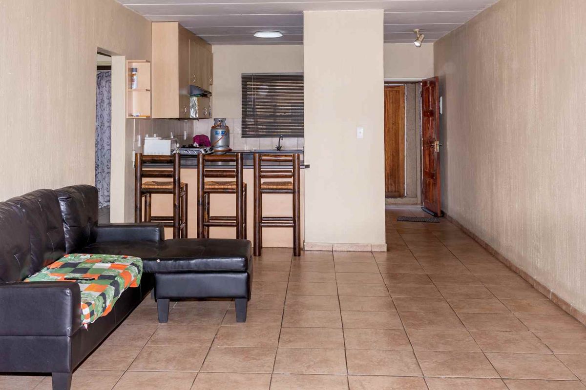 A sun filled ground floor apartment - ready to move in! - Photo 3