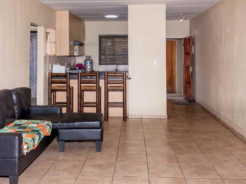 A sun filled ground floor apartment - ready to move in! - Photo 3