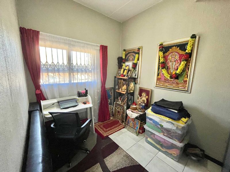 Stunning 3 Bed Corner Unit with Private Garden - Ideal for Outdoor Living! - Photo 10