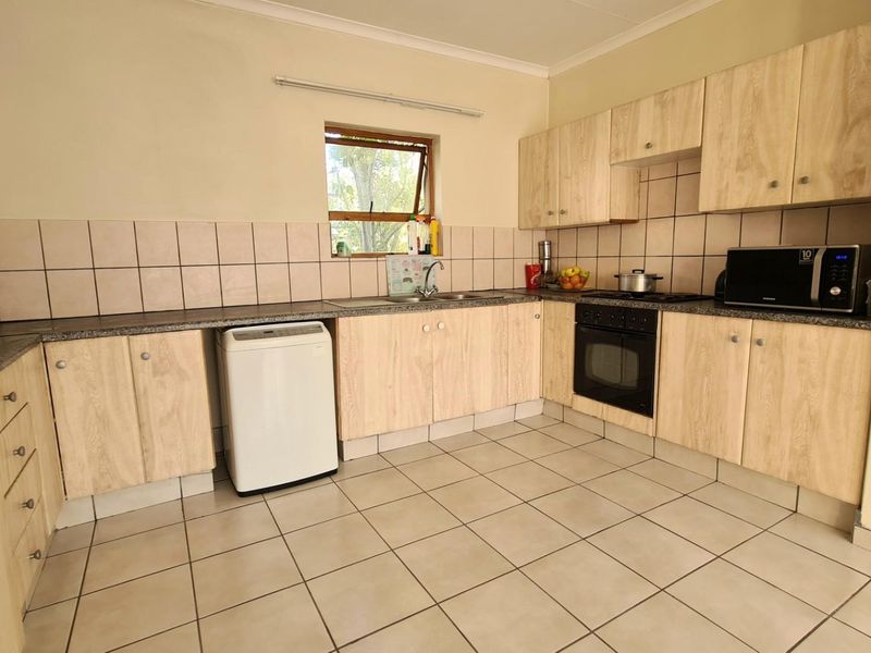 Apartment For Sale In Sandton - Photo 2