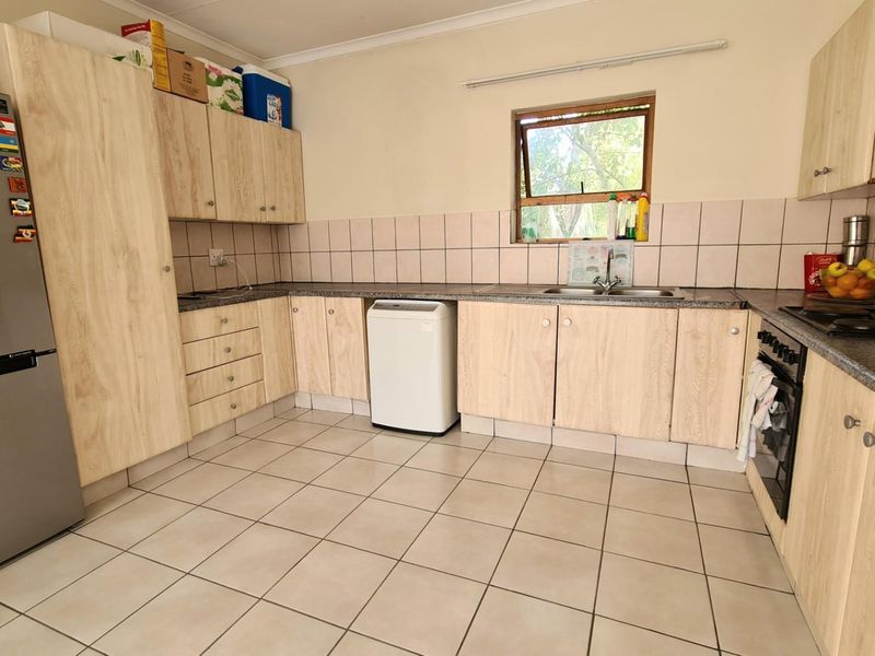 Apartment For Sale In Sandton - Photo 3