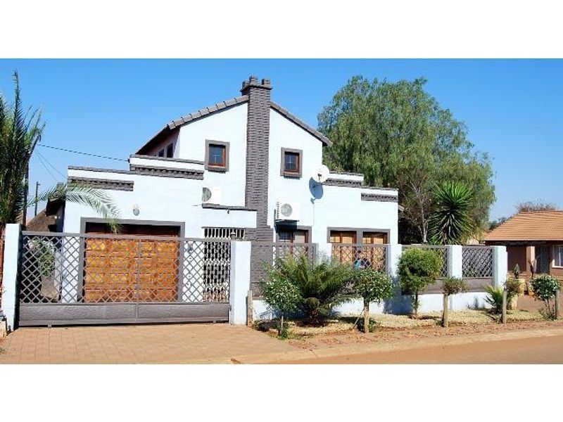 A PIECE TO HANG YOUR HEART!! - Photo 3