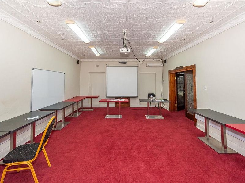 Luxurious Guest House with Business Rights - Photo 7