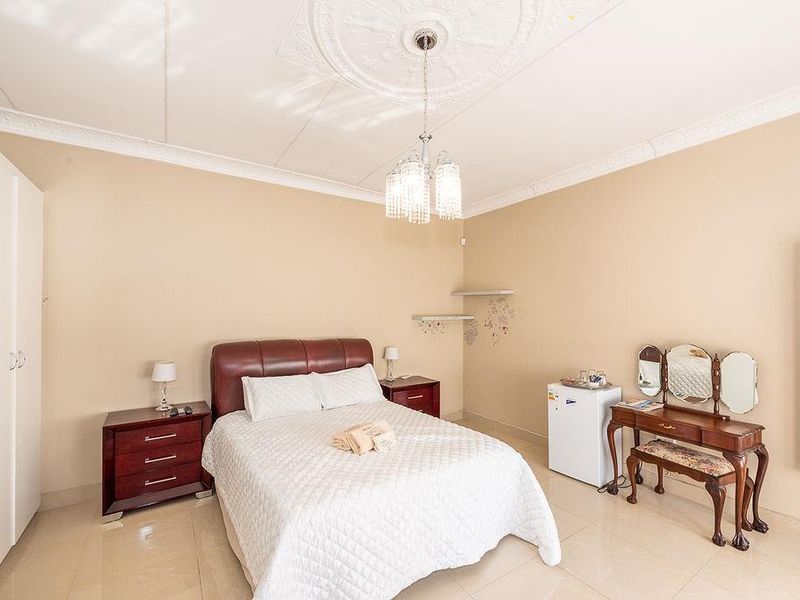 Luxurious Guest House with Business Rights - Photo 4