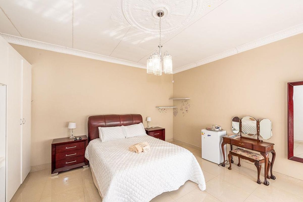 Luxurious Guest House with Business Rights - Photo 4