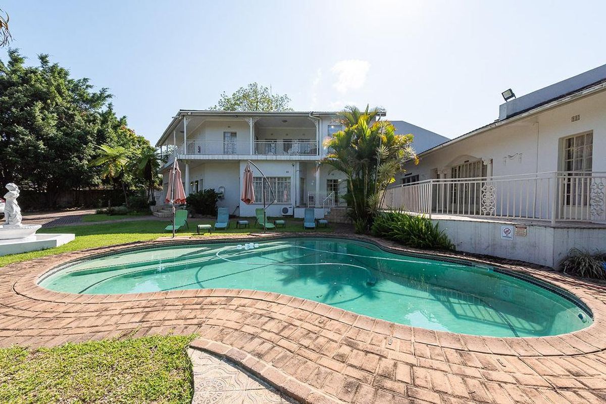 Luxurious Guest House with Business Rights - Photo 2