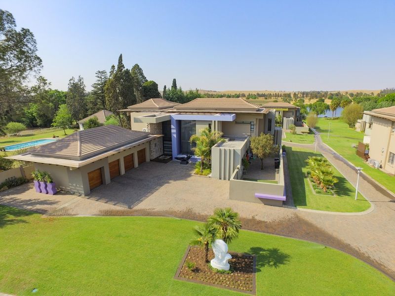 Exclusive 5 Bedroom home in an exclusive River Estate - Vaal River - Photo 2