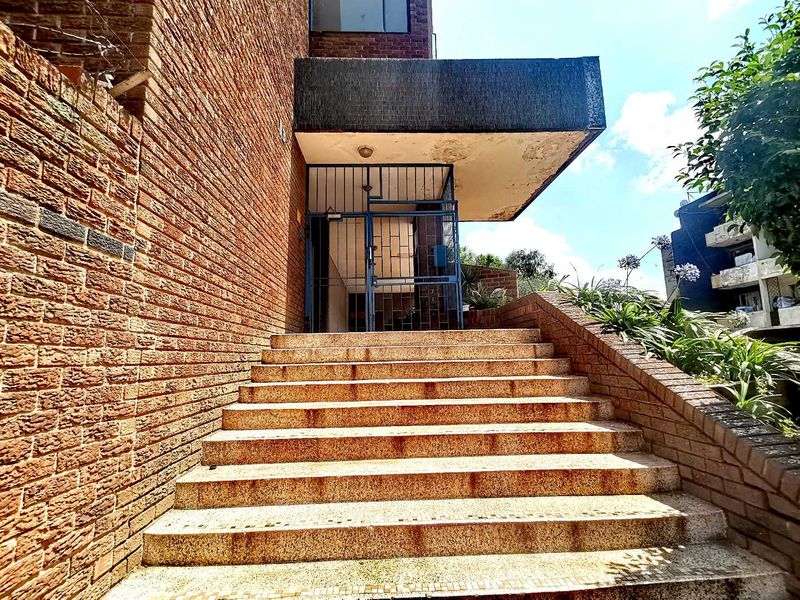 2 Bedroom Apartment for sale in Yeoville - Photo 2