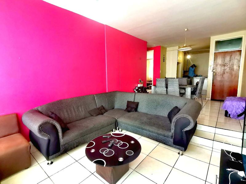 2 Bedroom Apartment for sale in Yeoville - Photo 9