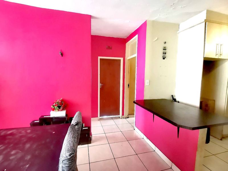 2 Bedroom Apartment for sale in Yeoville - Photo 7