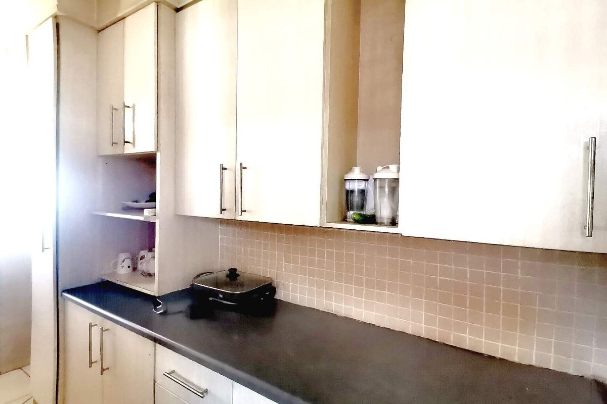 2 Bedroom Apartment for sale in Yeoville - Photo 5