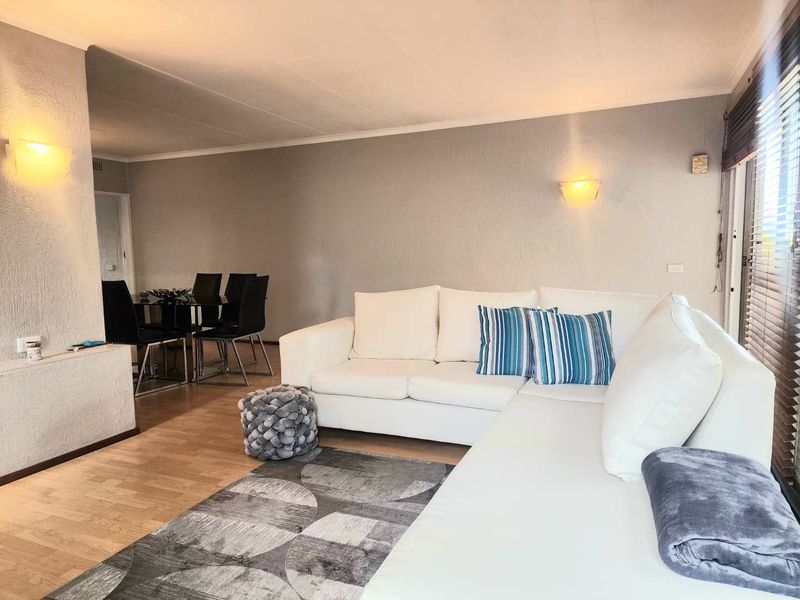 Large and Immaculate One bedroom , One Bathroom for sale in the heart of Rivonia Sandton.,Modern - Photo 8