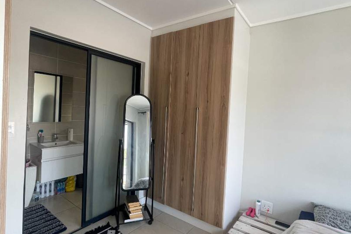 Modern 1 Bedroom Apartment Available - Photo 5