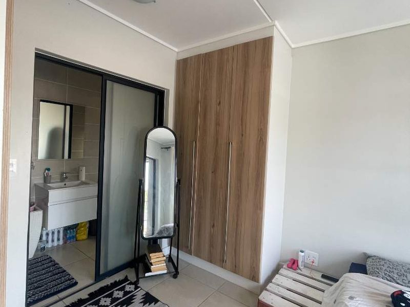 Modern 1 Bedroom Apartment Available - Photo 5