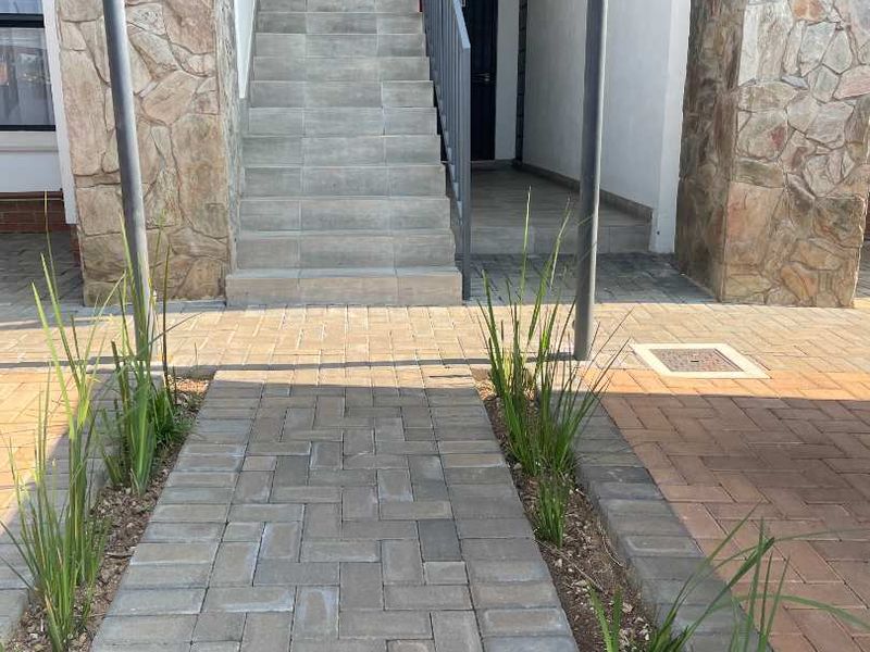 Modern 1 Bedroom Apartment Available - Photo 10