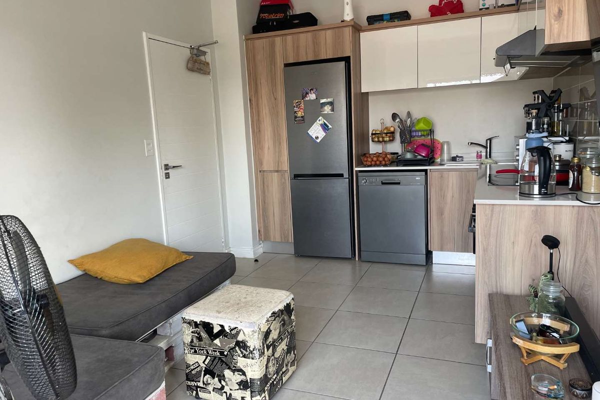 Modern 1 Bedroom Apartment Available - Photo 3