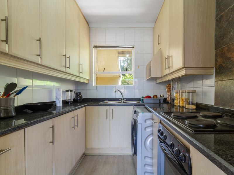 LOCATION LOCATION LOCATION - SERIOUS SELLER URGENT! - Photo 5