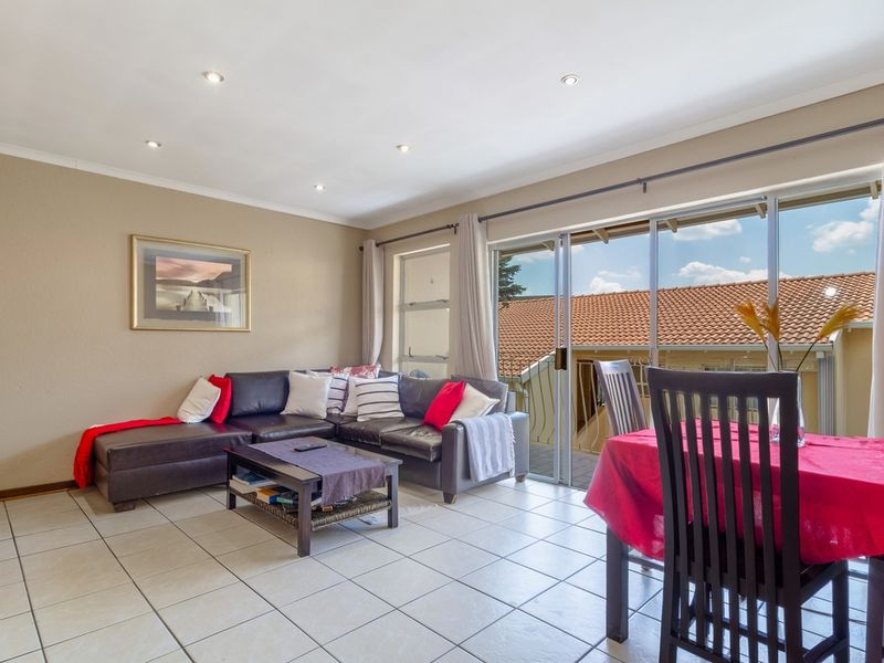 LOCATION LOCATION LOCATION - SERIOUS SELLER URGENT! - Photo 2