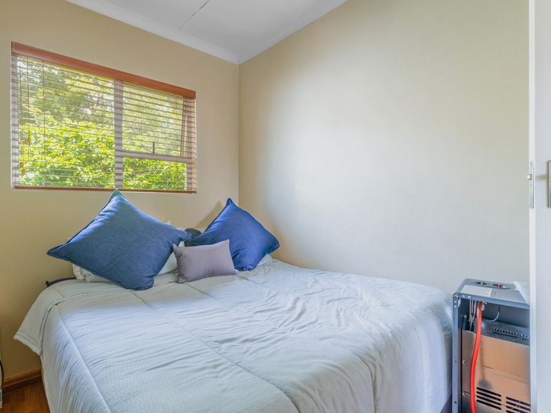 LOCATION LOCATION LOCATION - SERIOUS SELLER URGENT! - Photo 8