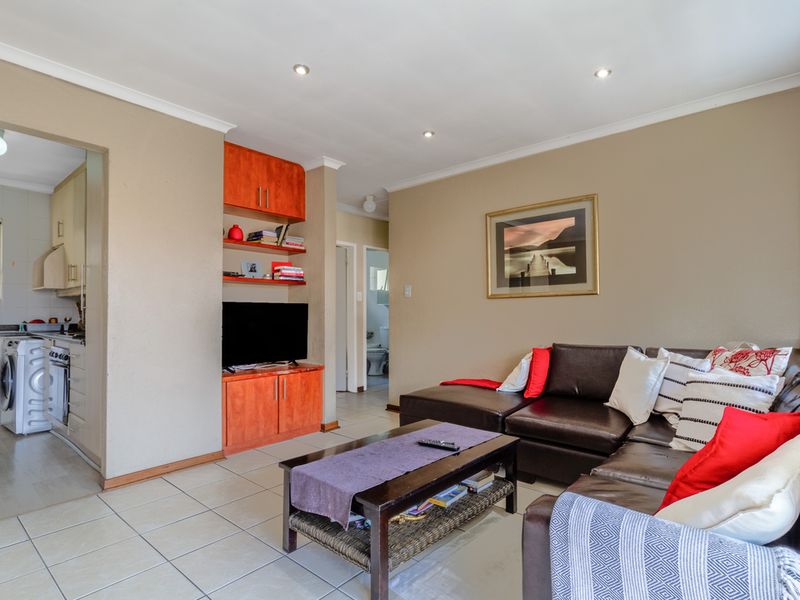 LOCATION LOCATION LOCATION - SERIOUS SELLER URGENT! - Photo 3