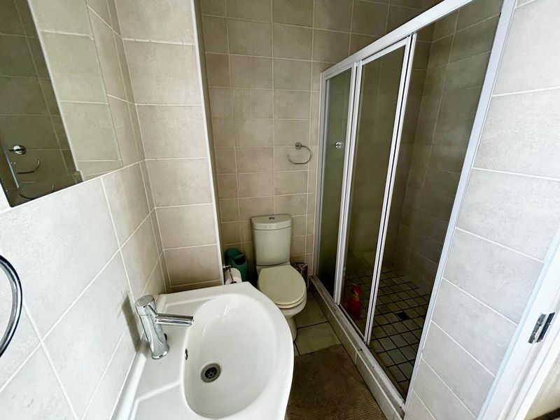 Prime Location Alert: Stylish 1 Bed Unit in Grange Park, Barbeque Downs - Photo 9