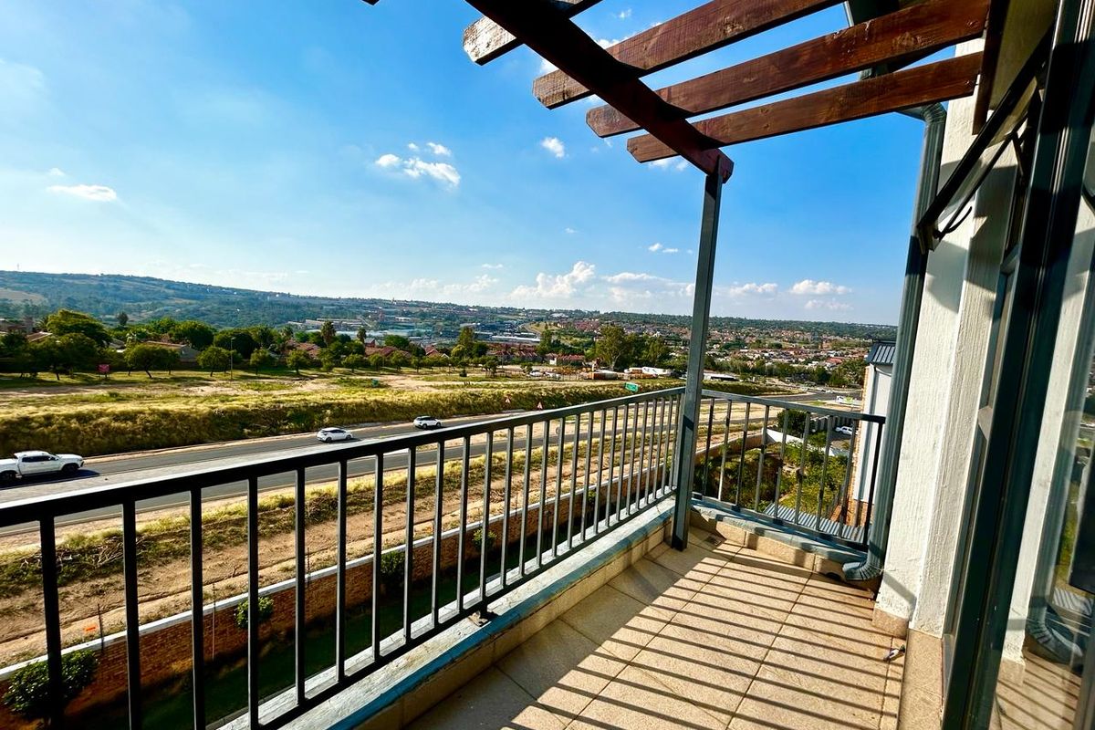 Prime Location Alert: Stylish 1 Bed Unit in Grange Park, Barbeque Downs - Photo 2