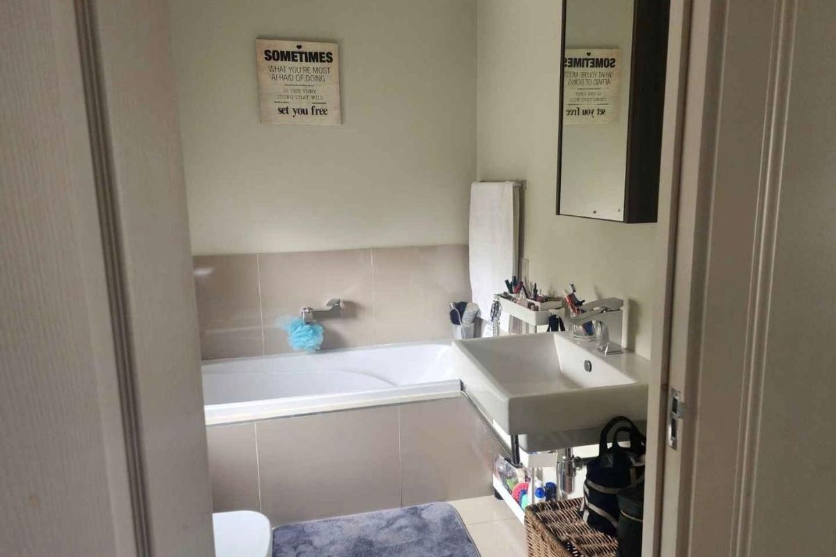 Ultra Modern 3 Bedroom ,3 Bathroom Duplex Available to Rent In Morningside, Sandton - Photo 3
