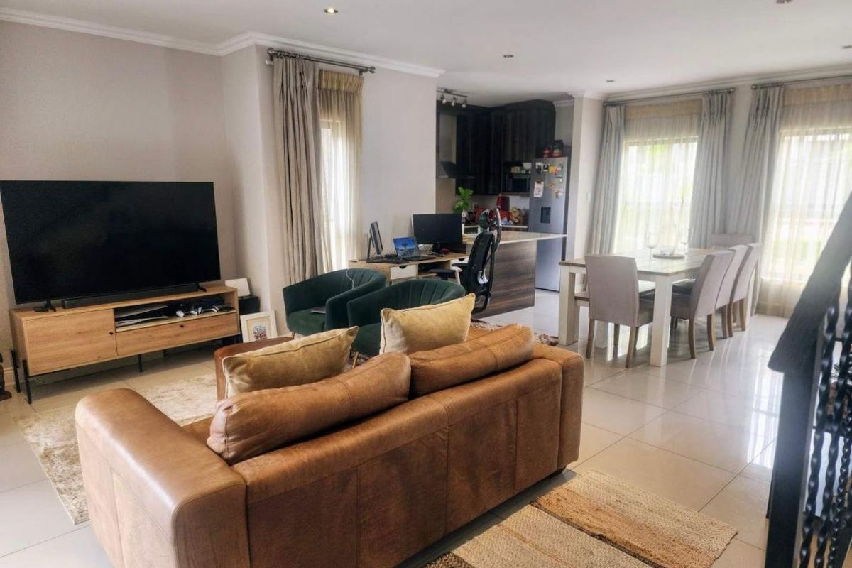 Ultra Modern 3 Bedroom ,3 Bathroom Duplex Available to Rent In Morningside, Sandton - Photo 5
