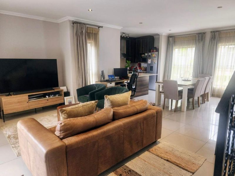 Ultra Modern 3 Bedroom ,3 Bathroom Duplex Available to Rent In Morningside, Sandton - Photo 5
