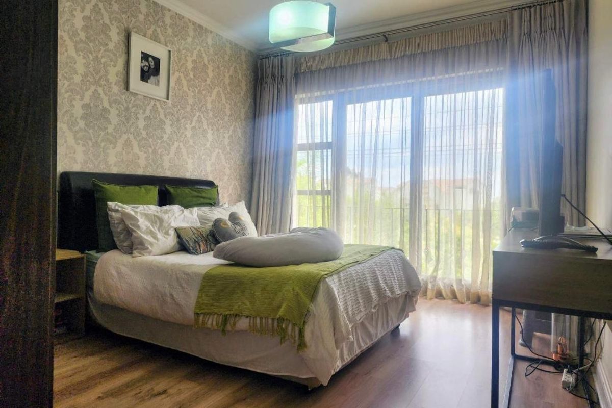 Ultra Modern 3 Bedroom ,3 Bathroom Duplex Available to Rent In Morningside, Sandton - Photo 4