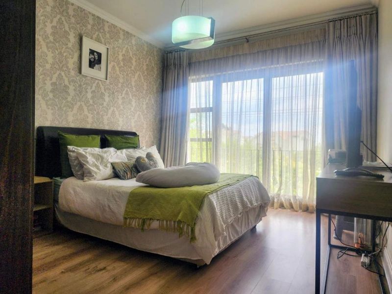 Ultra Modern 3 Bedroom ,3 Bathroom Duplex Available to Rent In Morningside, Sandton - Photo 4