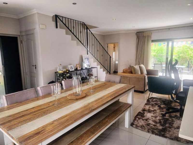 Ultra Modern 3 Bedroom ,3 Bathroom Duplex Available to Rent In Morningside, Sandton - Photo 2