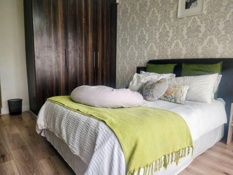Ultra Modern 3 Bedroom ,3 Bathroom Duplex Available to Rent In Morningside, Sandton - Photo 8