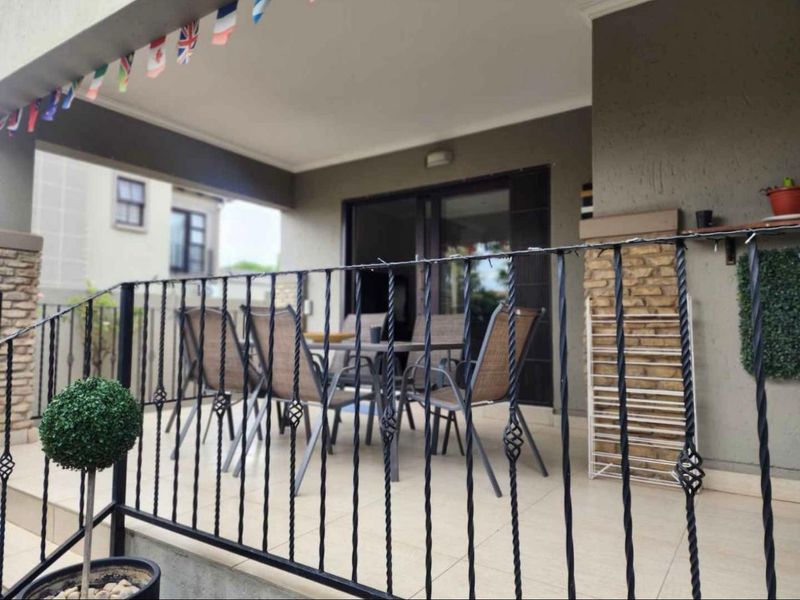 Ultra Modern 3 Bedroom ,3 Bathroom Duplex Available to Rent In Morningside, Sandton - Photo 6