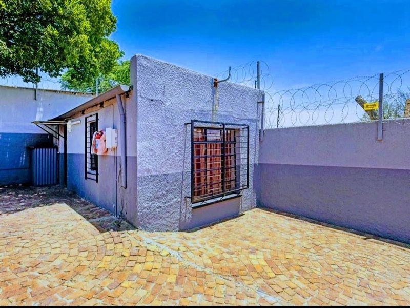 WELL MAINTENED PROPERTY FOR SALE AT THE BORDER OF BRIXTON AND AUCKLAND PARK GOOD FOR STUDENTS ACCOMM - Photo 4