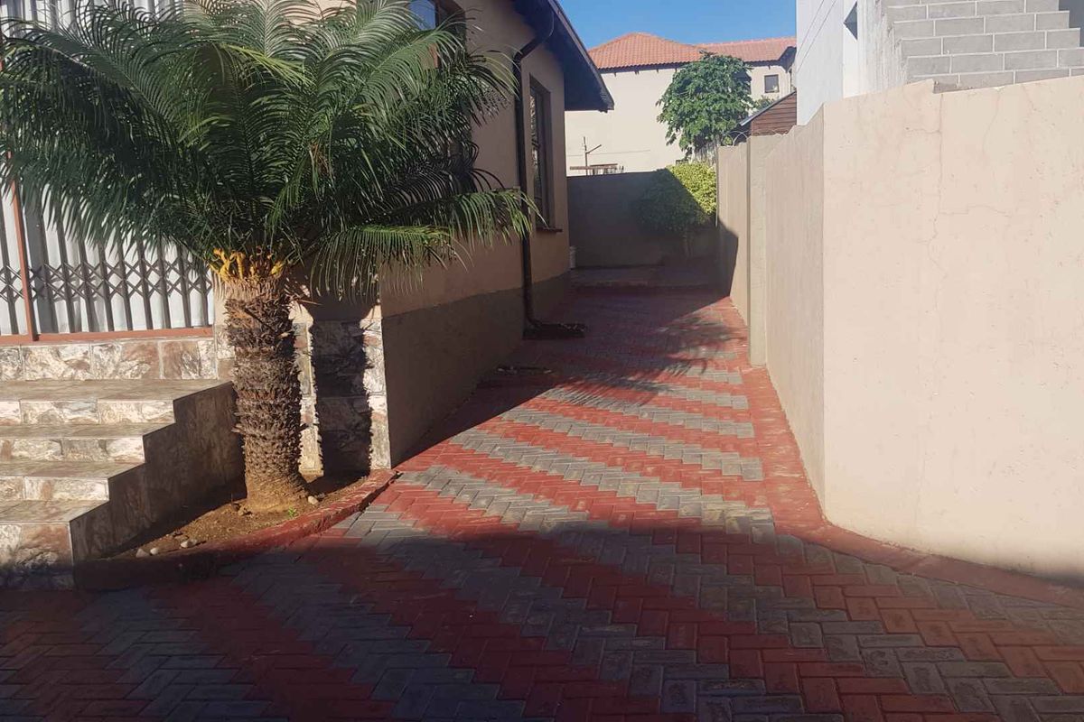 Stunning 3-bedroom house for sale in Cosmo City, Roodepoort – perfect for family living and comfort - Photo 4