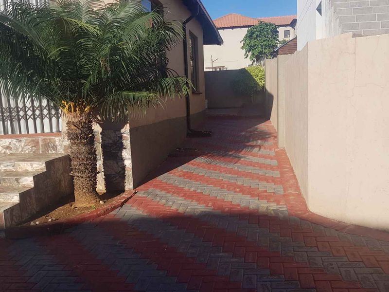 Stunning 3-bedroom house for sale in Cosmo City, Roodepoort – perfect for family living and comfort - Photo 4